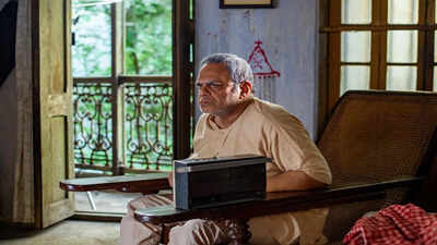 Rajatava Dutta anchors a wall of emotions in ‘Ekhane Proshab Koriben Na’