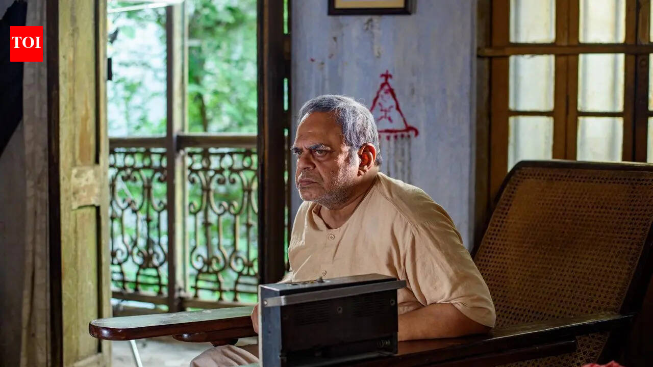 Rajatava Dutta anchors a wall of emotions in ‘Ekhane Proshab Koriben Na’
