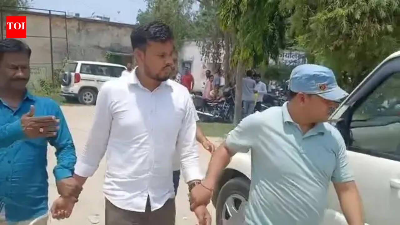 RTPS clerk held for taking Rs15,000 as bribe in Bettiah