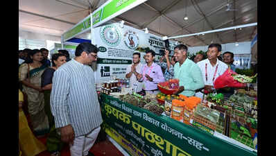 CM urges farmers to adopt water conservation methods