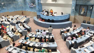 Pothole row triggers heated exchange between Shiv Sena, UBT in KDMC house; Congress leader questions civic apathy
