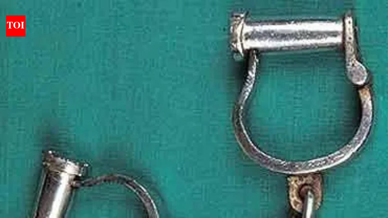 Mumbai jewellery manufacturing unit’s delivery boy stages accident and fakes injuries, steals Rs 60.7 lakh ornaments along with accomplice