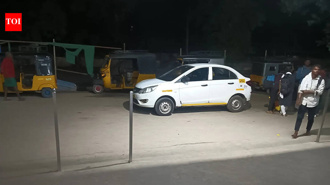 Auto-cab turf war leaves Madurai rail users walking for rides