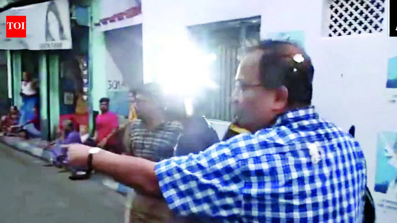 After attack on Kunal, cops make 1st dim-ocracy arrests