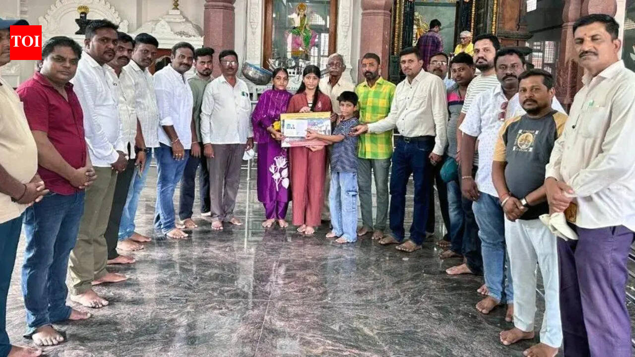 Classmates raise Rs 1.2 lakh, secure future of late friend’s children