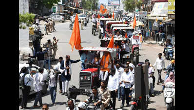 Sena (UBT) workers hold protests across Marathwada to press for blanket farm loan waiver