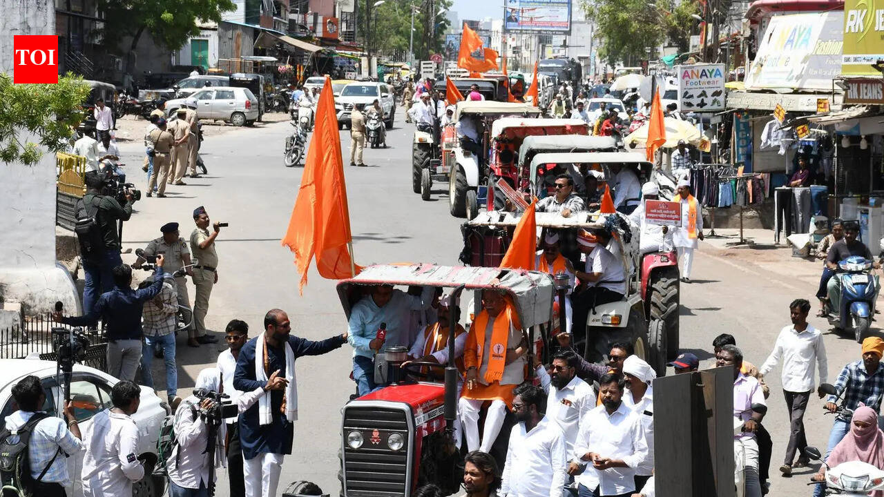 Sena (UBT) workers hold protests across Marathwada to press for blanket farm loan waiver