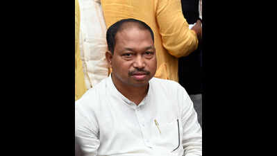 Assembly lodges FIR against 2 for forging dy speaker’s sign to fabricate transfer order