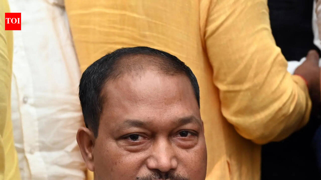 Assembly lodges FIR against 2 for forging dy speaker’s sign to fabricate transfer order