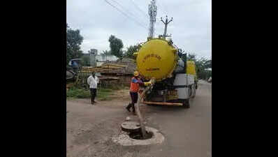 Super suction machines to clean road gullies  in Pkl