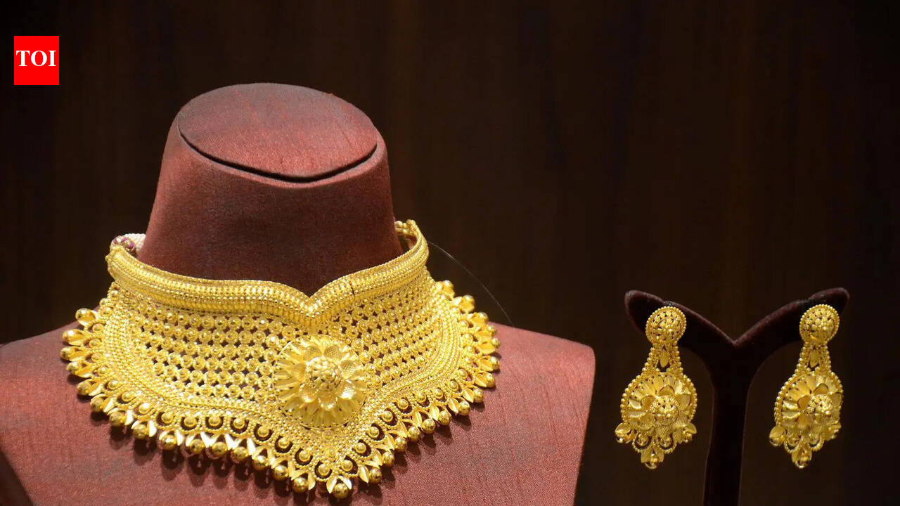 Plain gold jewellery exports plunge 40% amid supply crunch, high prices