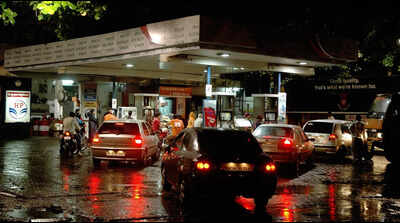 Argument over trivial issue at fuel pump turns violent, three held