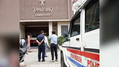 Tanishq staffer hosts 'pre-wedding party' with girlfriend at Ghaziabad showroom, pulls off Rs 4-cr heist in 25 minutes