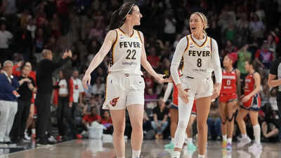  How many points did Caitlin Clark and Sophie Cunningham score?