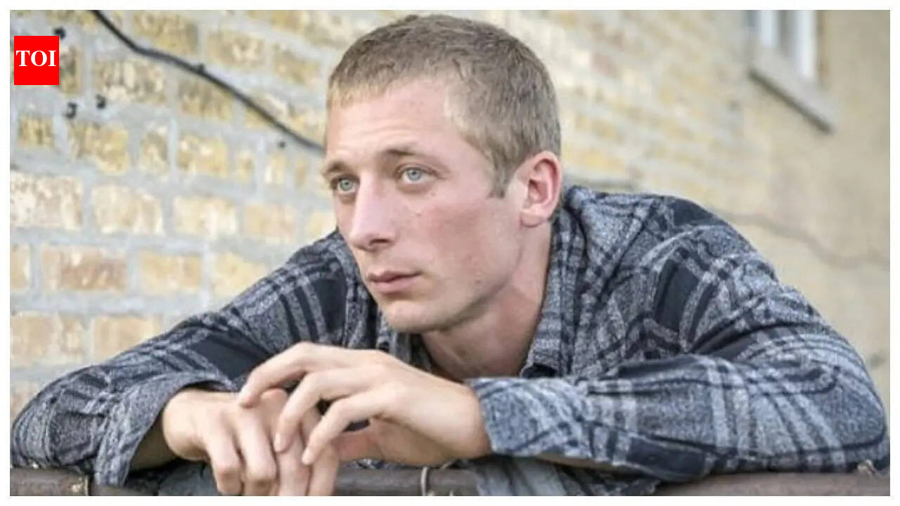 Jeremy Allen White lauds U.K. for prohibiting social media for kids under 16: 'It's remarkable how addictive this stuff is'