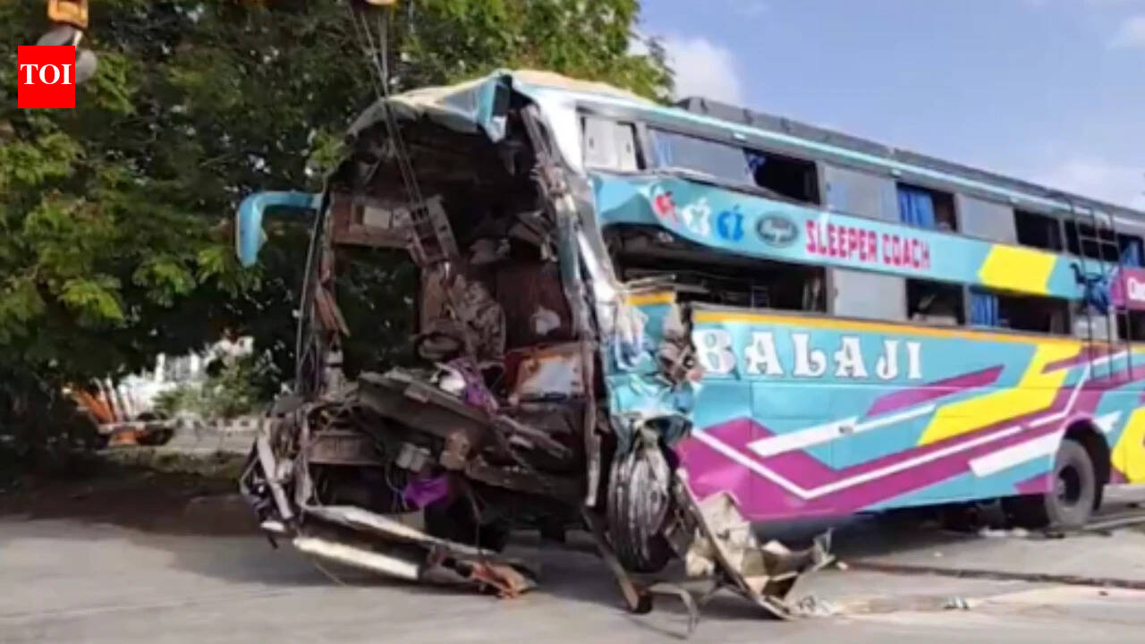 6 killed, 20 injured as bus rams parked truck on Vadodara highway