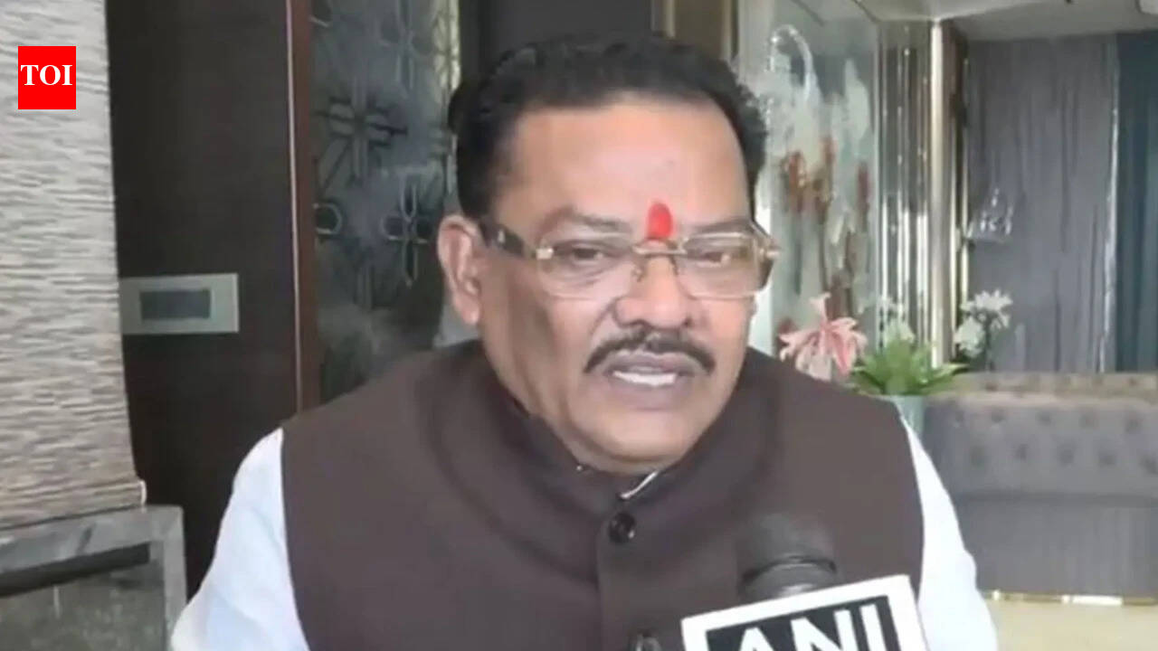 Maharashtra minister Sanjay Shirsat slams Sanjay Raut for using foul language