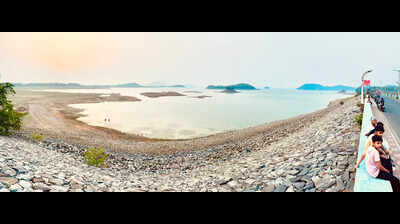 12 tourists rescued after boat strikes rock in Maithon dam