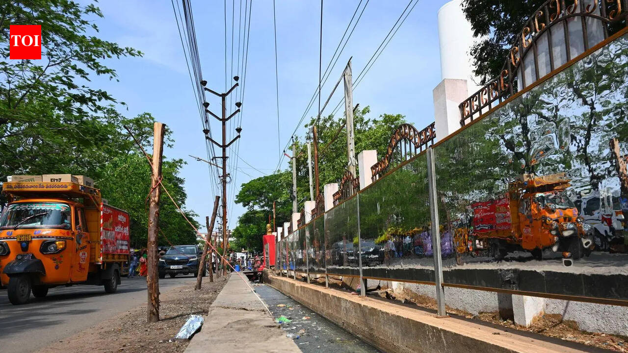VMC installs mirrors to deter public urination