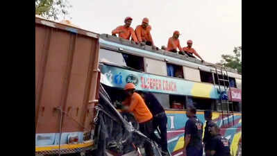 8 killed, over 26 injured as bus ploughs into parked truck near Vadodara