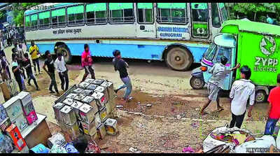 Man injured in roadways bus crash dies, trainee driver still on run