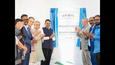 CM proposes rail freight corridor to connect JNPT, Vadhvan port with Samruddhi eway