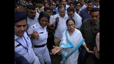 State govt replaces Mamata’s longtime guards, ex-CM rejects new detail