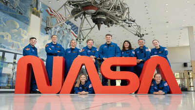 As NASA picks former Google CEO Eric Schmidt’s rocket company for Mars mission, some analysts see it as a 'risk'