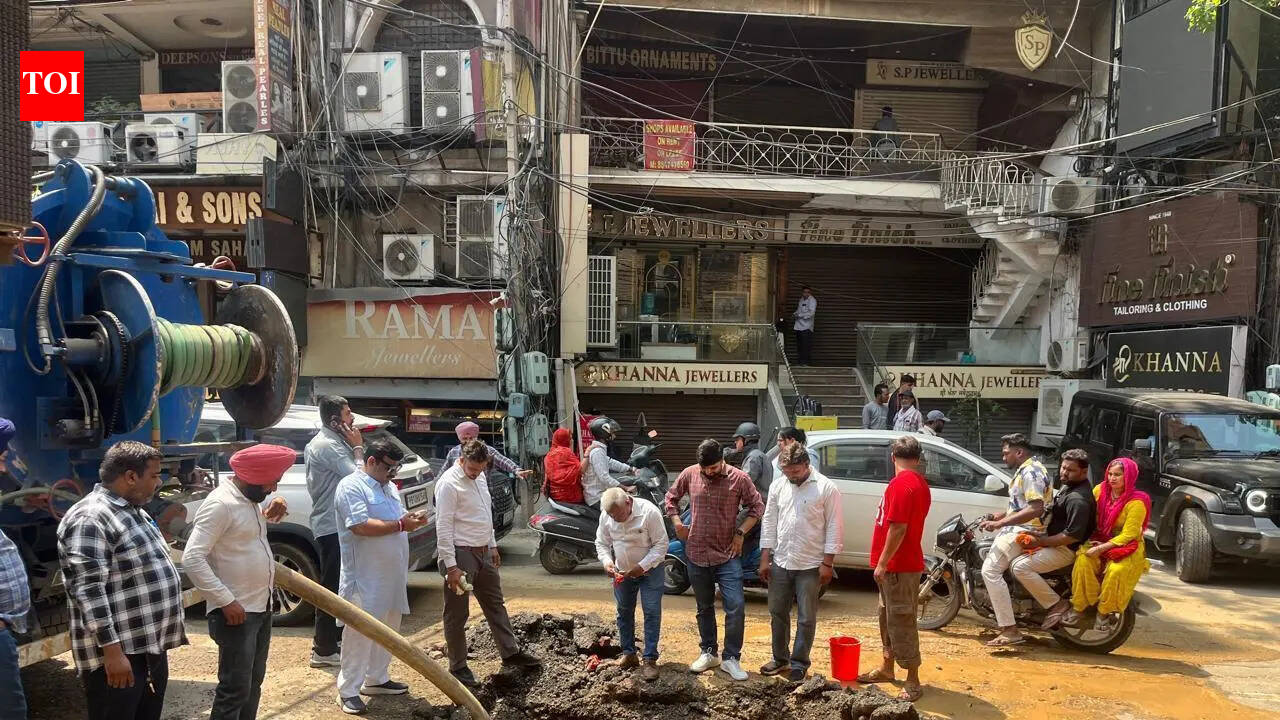 Water leak search cuts power line to inner city in Ludhiana.