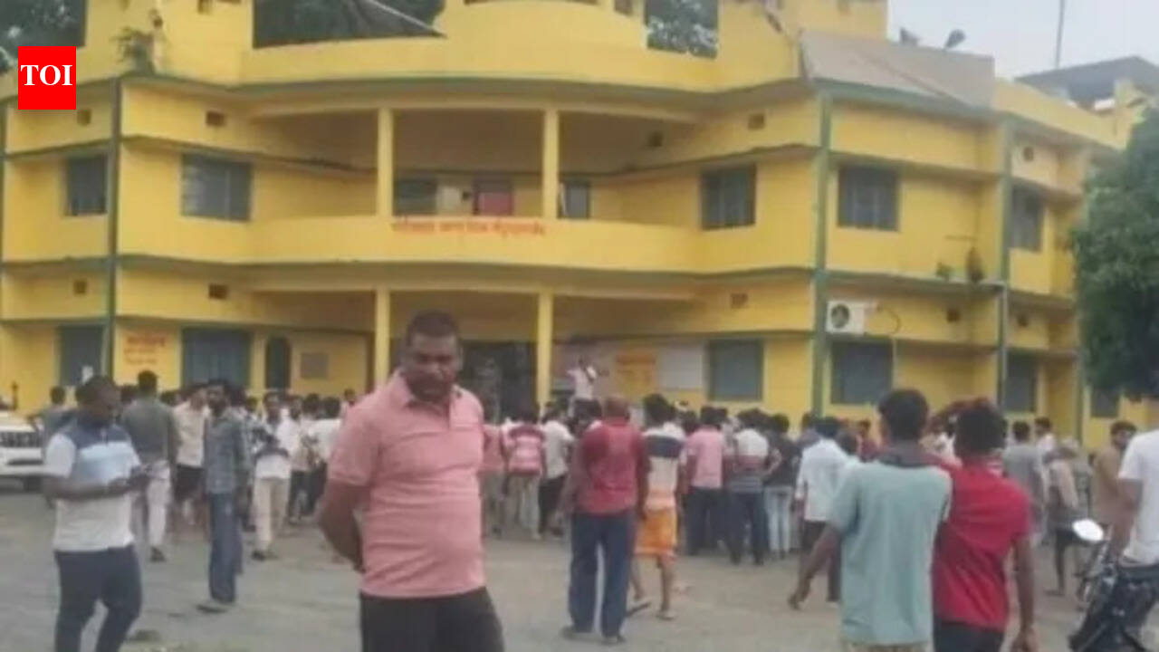 Poraiyahat Mukhiya Anupam Bhagat survives firing attack