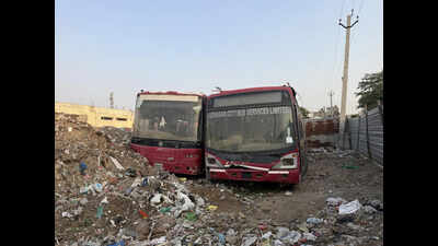 Court orders auction of all city buses in Ludhiana to settle contractual dispute.