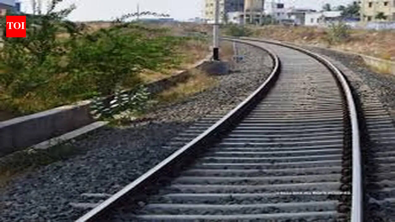 Podanur Train Users Association demands additional track between Coimbatore and Mettupalayam