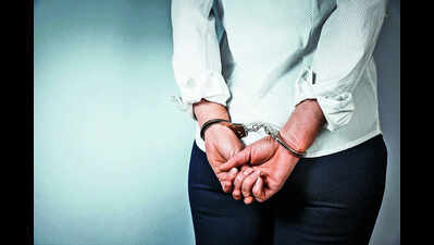 Bootlegger re-arrested after escaping from Gopalganj court; search on for second accused