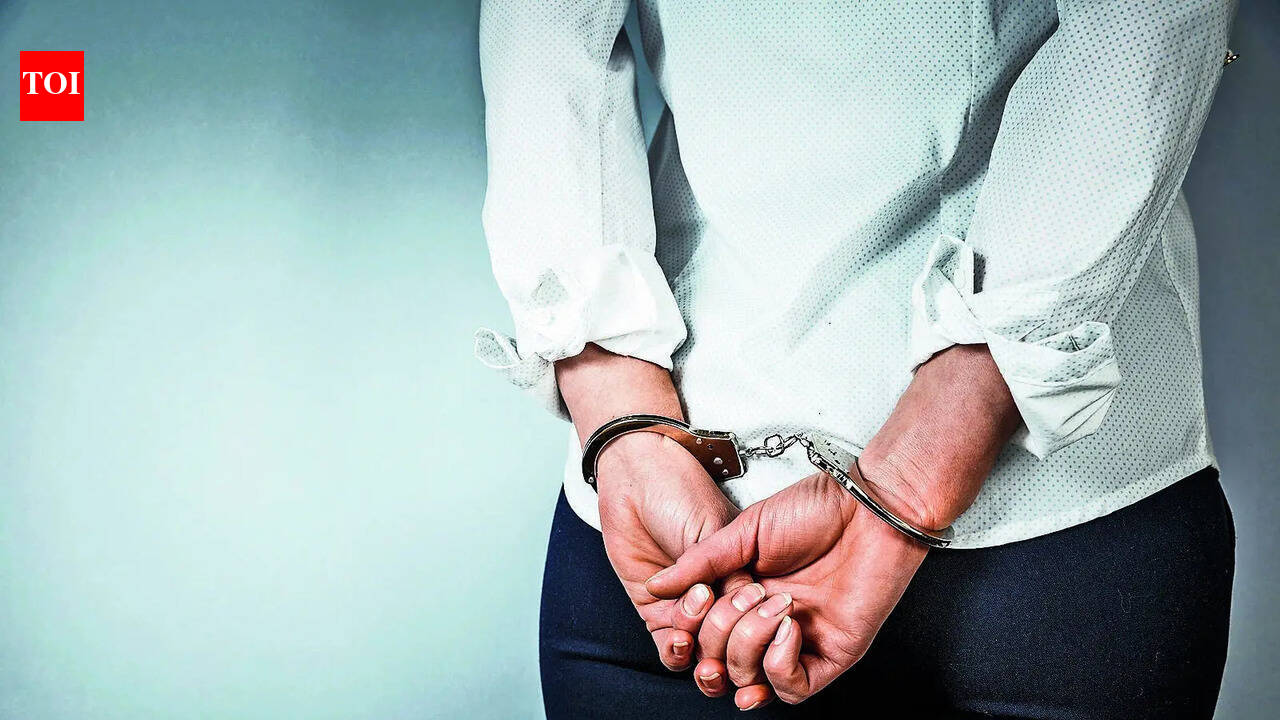 Bootlegger re-arrested after escaping from Gopalganj court; search on for second accused