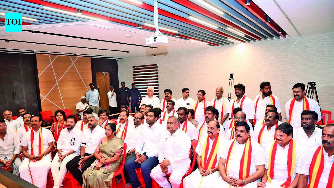 Will AIADMK dissidents add heft or flab to TVK?