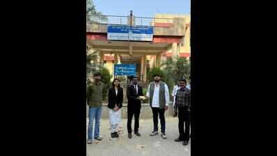 Akhilesh gives ₹2L to AU Moot Court Team to take part in international event