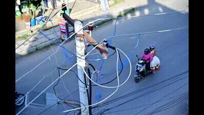 MCG orders internet, cable TV operators to remove overhead cables by Aug 31