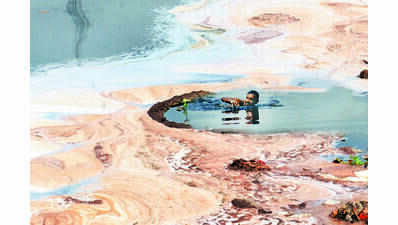 Illegal dyeing units flushing chemical cocktail into Yamuna in Ghaziabad