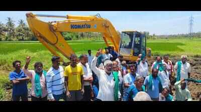 Monsoon crisis: Farmers skip fields, protest land acquisition, irrigation delay