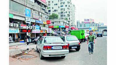 Ahmedabad: Civic body to narrow footpaths to ‘curb encroachments’