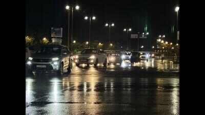 Mercury drops as sudden thundershowers drench Ahmedabad