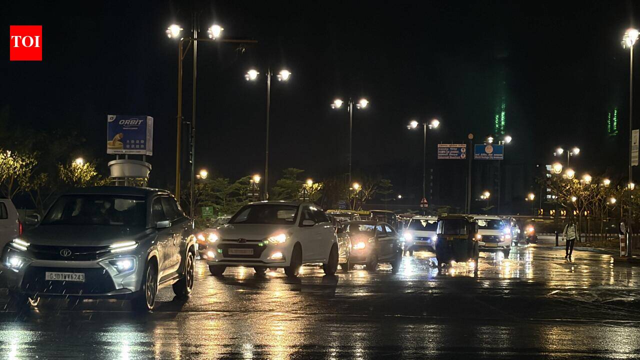 Mercury drops as sudden thundershowers drench Ahmedabad
