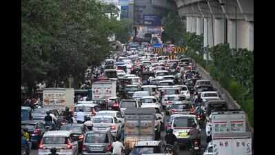 Wide, signal-free corridor, but traffic still crawls through Noida’s office hub