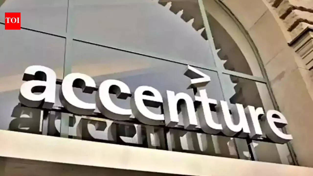 Accenture cuts revenue forecast, shares slide 17%