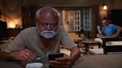 Sanjay Mishra wins hearts with his Bengali debut