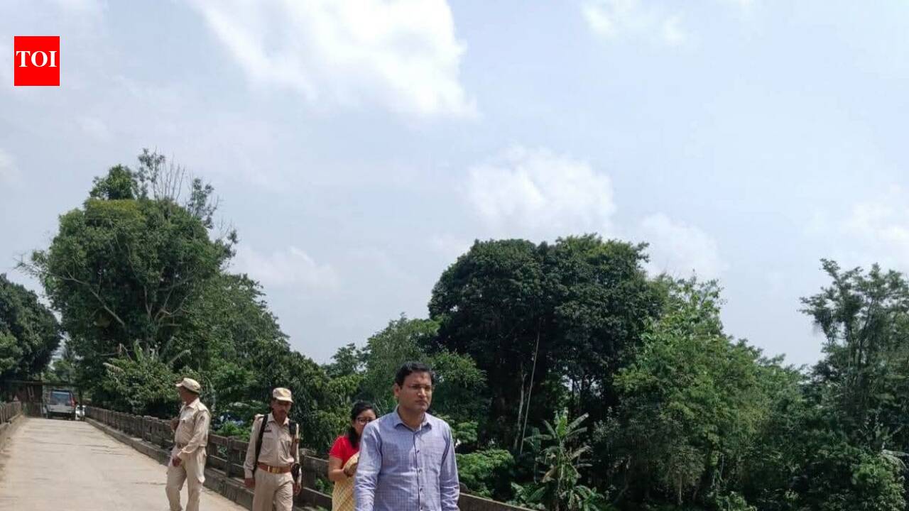 Sivasagar DC inspects flood-hit areas as Disang, Dikhow rivers swell