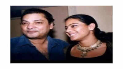 Kajol remembers dad Shomu Mukherjee on his birth anniversary