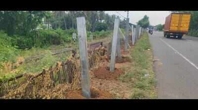 Motorists oppose new railway fence near Trichy-Karur NH