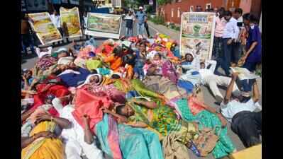 Karapur-Sarvan villagers detained while marching to Azad Maidan over hsg project