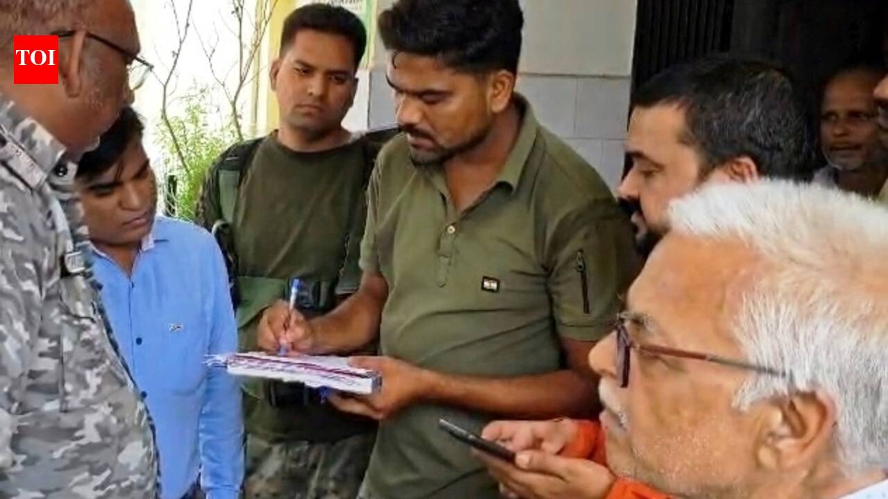 Man dies after being hit by train in Giridih